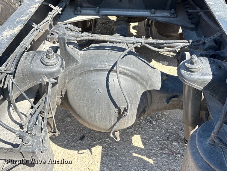 image for item YA0993 2020 Kenworth T680 semi truck