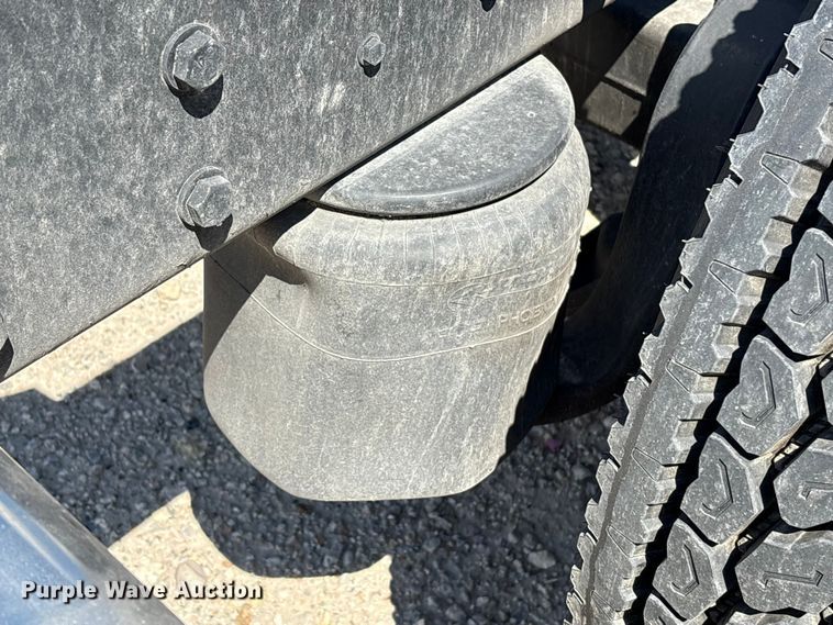 image for item YA0993 2020 Kenworth T680 semi truck