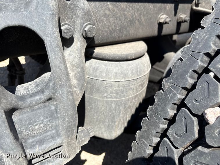 image for item YA0993 2020 Kenworth T680 semi truck