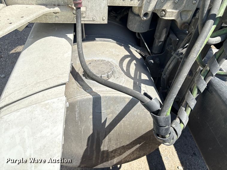 image for item YA0993 2020 Kenworth T680 semi truck