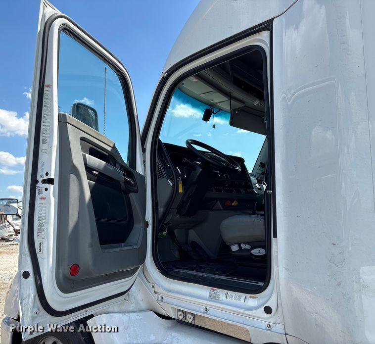 image for item YA0993 2020 Kenworth T680 semi truck