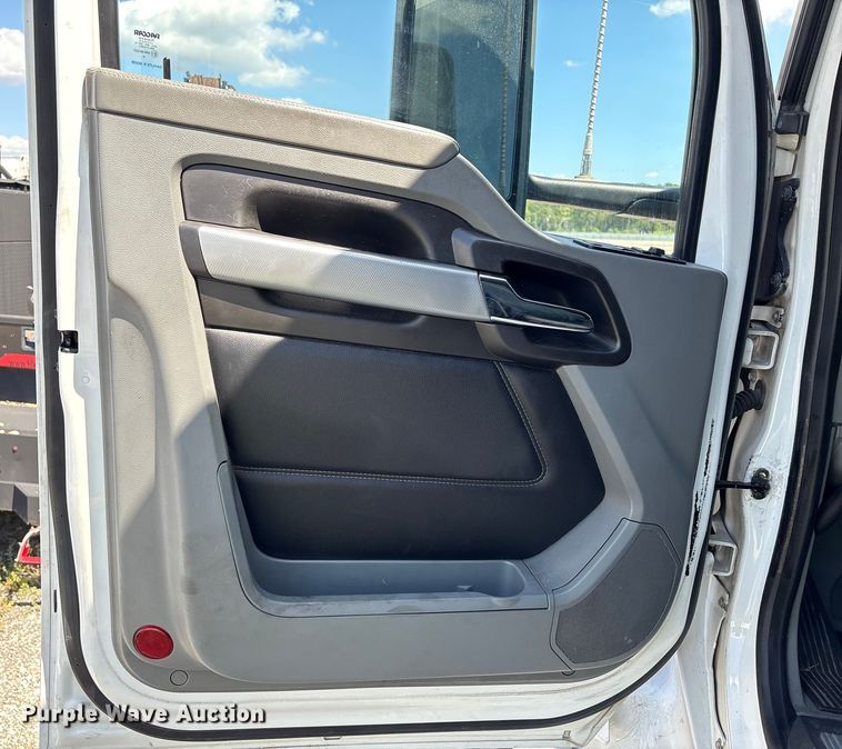 image for item YA0993 2020 Kenworth T680 semi truck