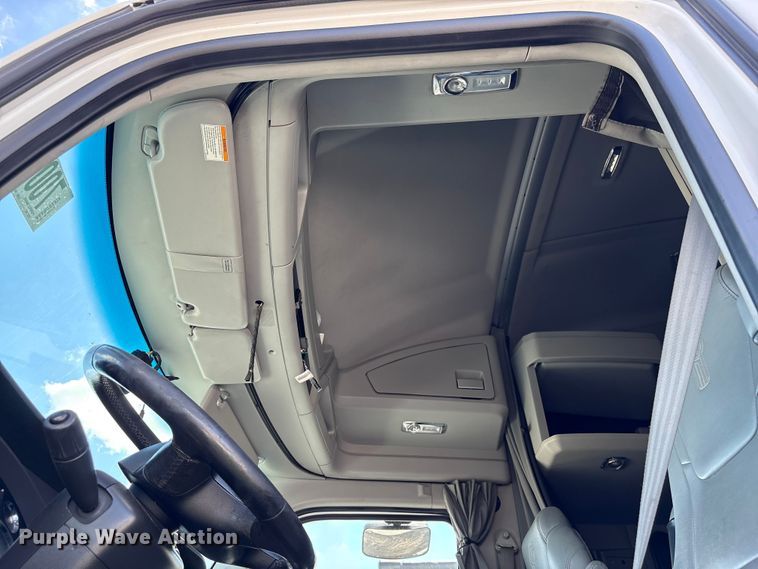 image for item YA0993 2020 Kenworth T680 semi truck