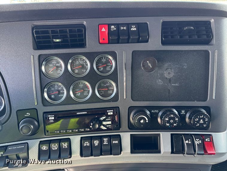 image for item YA0993 2020 Kenworth T680 semi truck