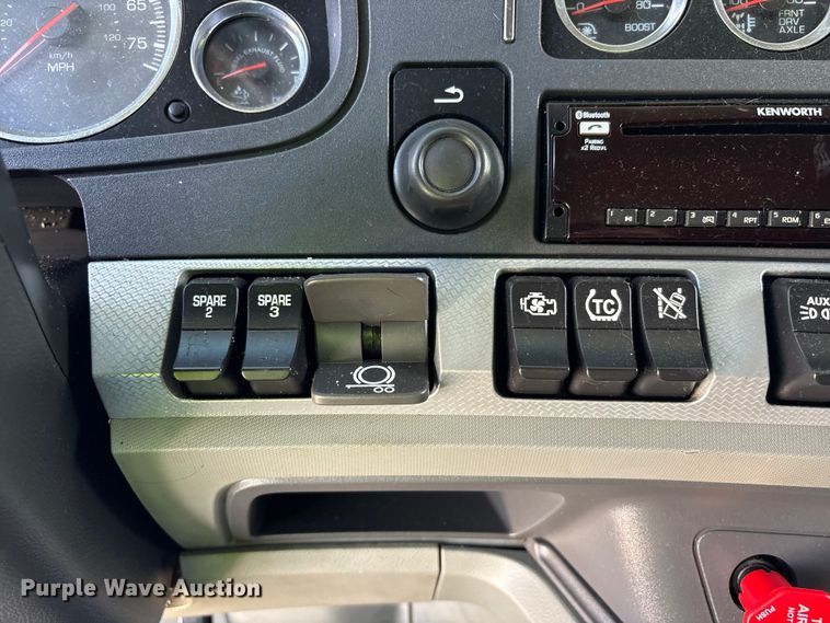 image for item YA0993 2020 Kenworth T680 semi truck