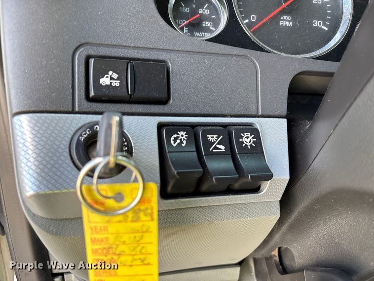 image for item YA0993 2020 Kenworth T680 semi truck