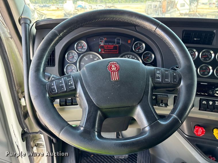 image for item YA0993 2020 Kenworth T680 semi truck