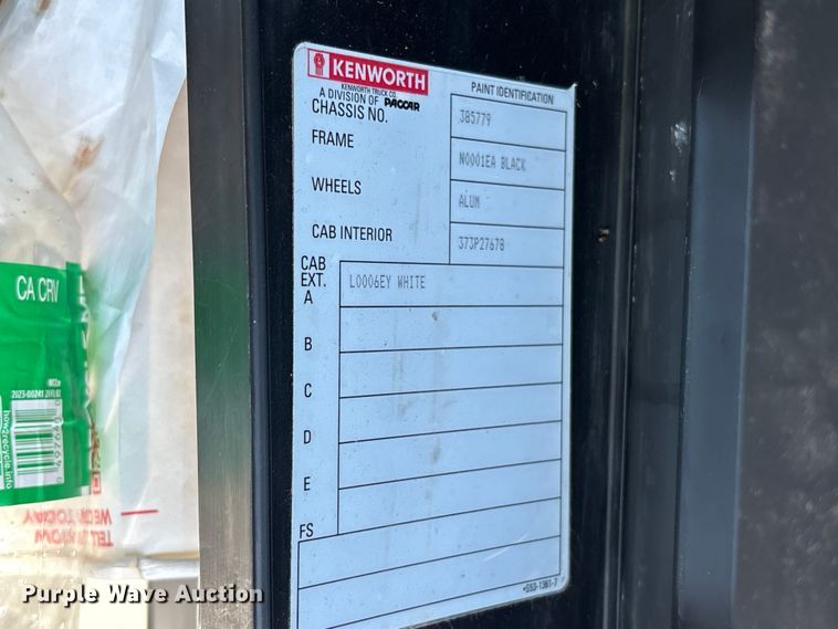 image for item YA0993 2020 Kenworth T680 semi truck