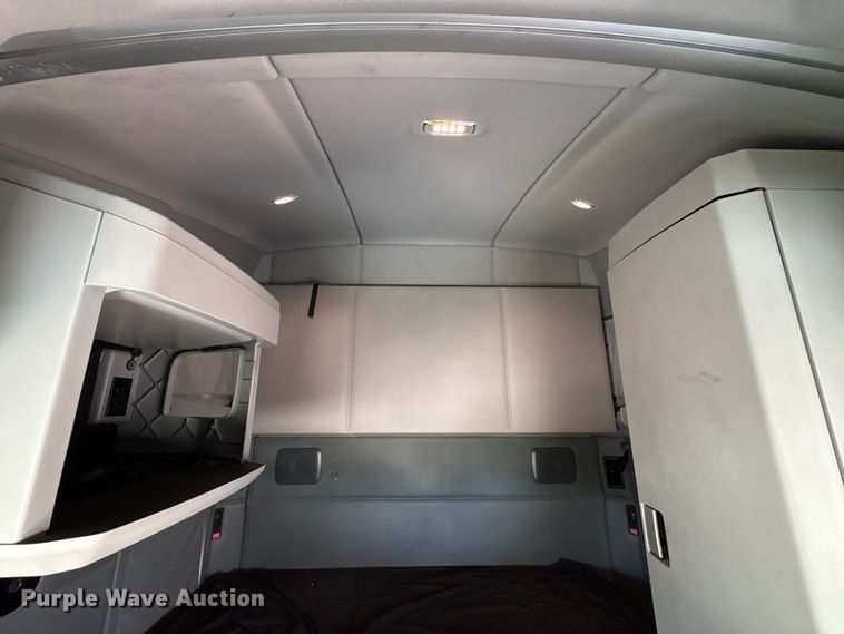 image for item YA0993 2020 Kenworth T680 semi truck