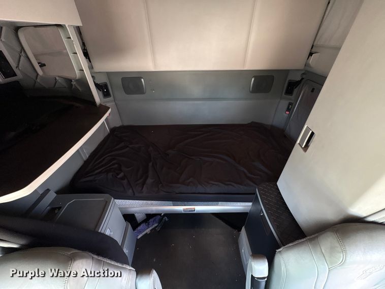 image for item YA0993 2020 Kenworth T680 semi truck