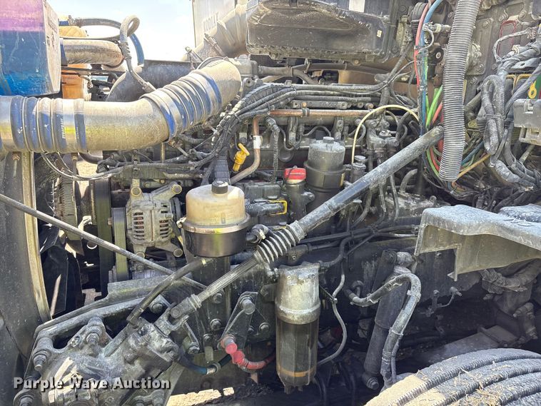 image for item YA0993 2020 Kenworth T680 semi truck