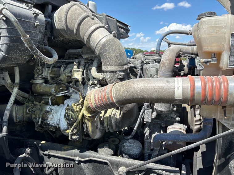 image for item YA0993 2020 Kenworth T680 semi truck