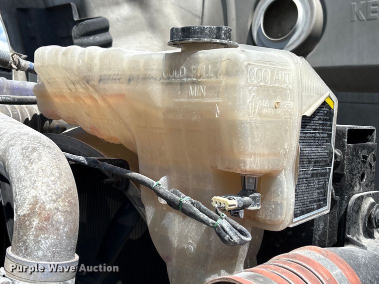 image for item YA0993 2020 Kenworth T680 semi truck