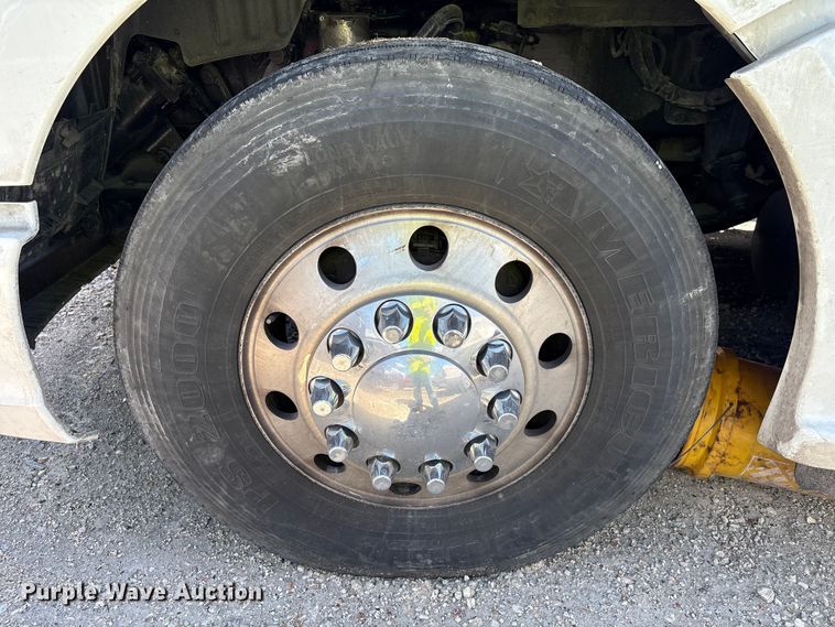 image for item YA0993 2020 Kenworth T680 semi truck