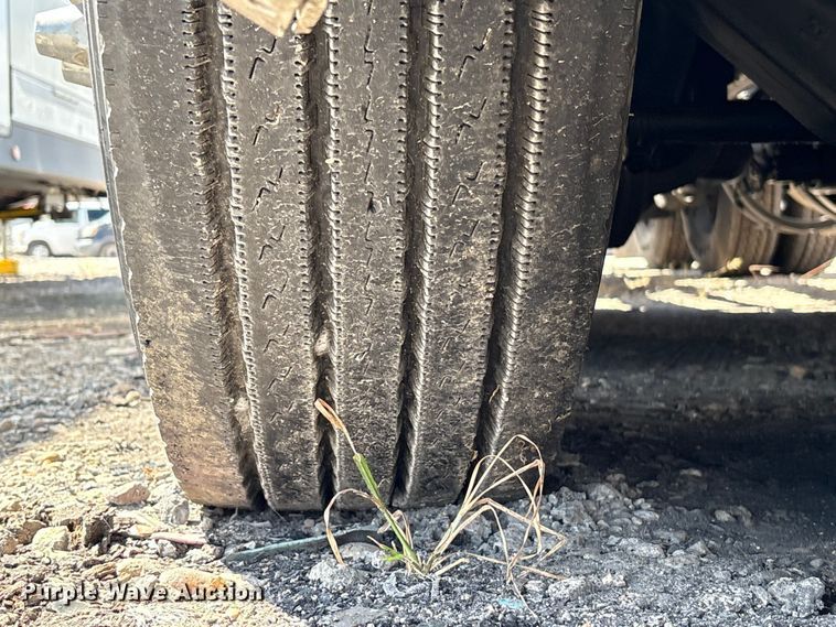 image for item YA0993 2020 Kenworth T680 semi truck