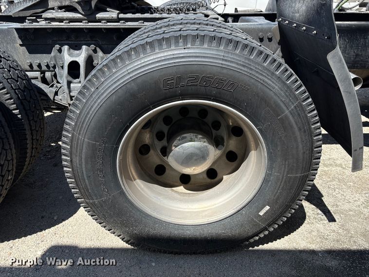 image for item YA0993 2020 Kenworth T680 semi truck