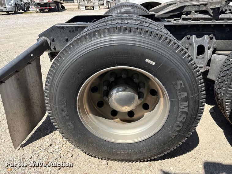 image for item YA0993 2020 Kenworth T680 semi truck