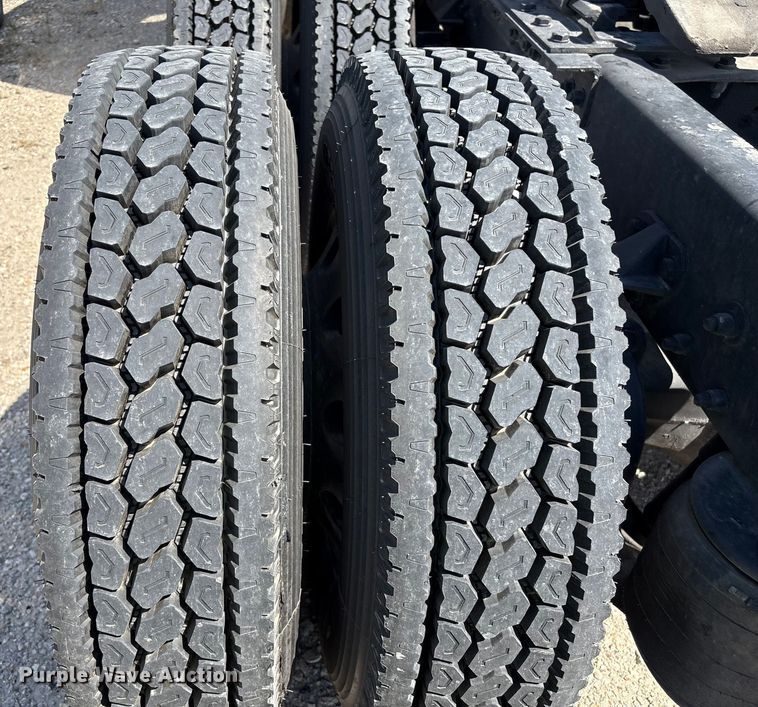 image for item YA0993 2020 Kenworth T680 semi truck