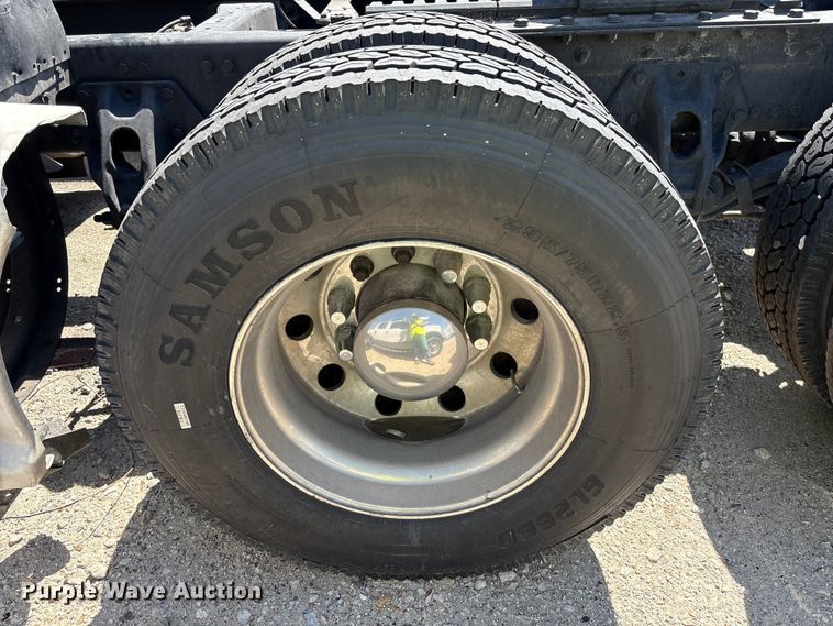 image for item YA0993 2020 Kenworth T680 semi truck