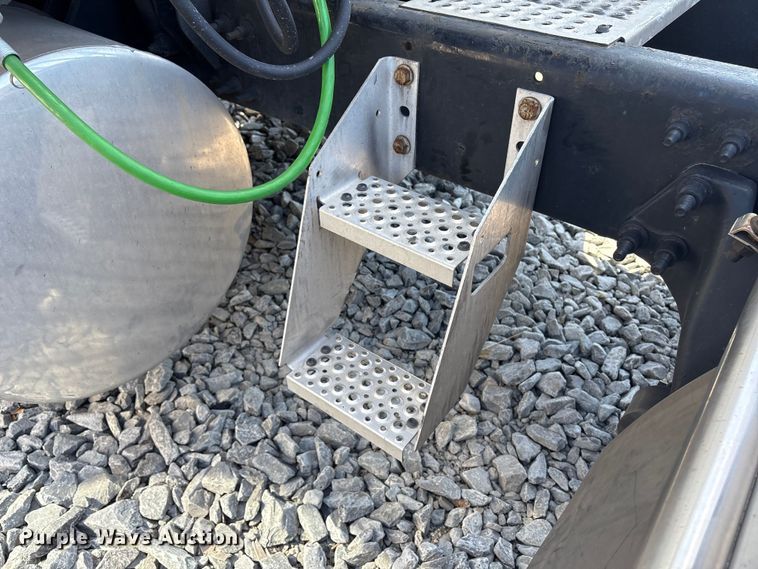 image for item YA1020 2020 International LT625 semi truck