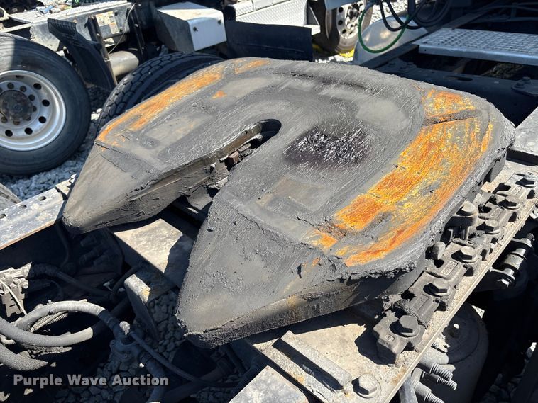 image for item YA1020 2020 International LT625 semi truck