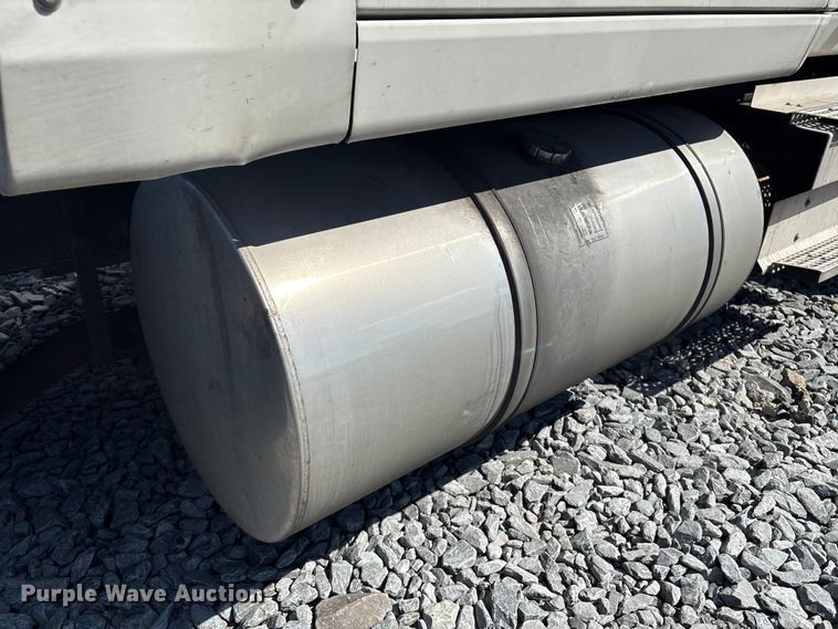 image for item YA1020 2020 International LT625 semi truck