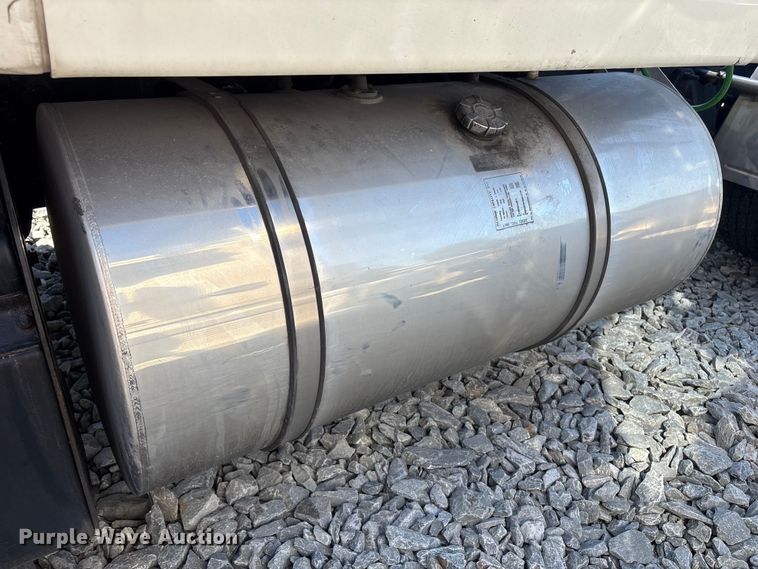 image for item YA1020 2020 International LT625 semi truck