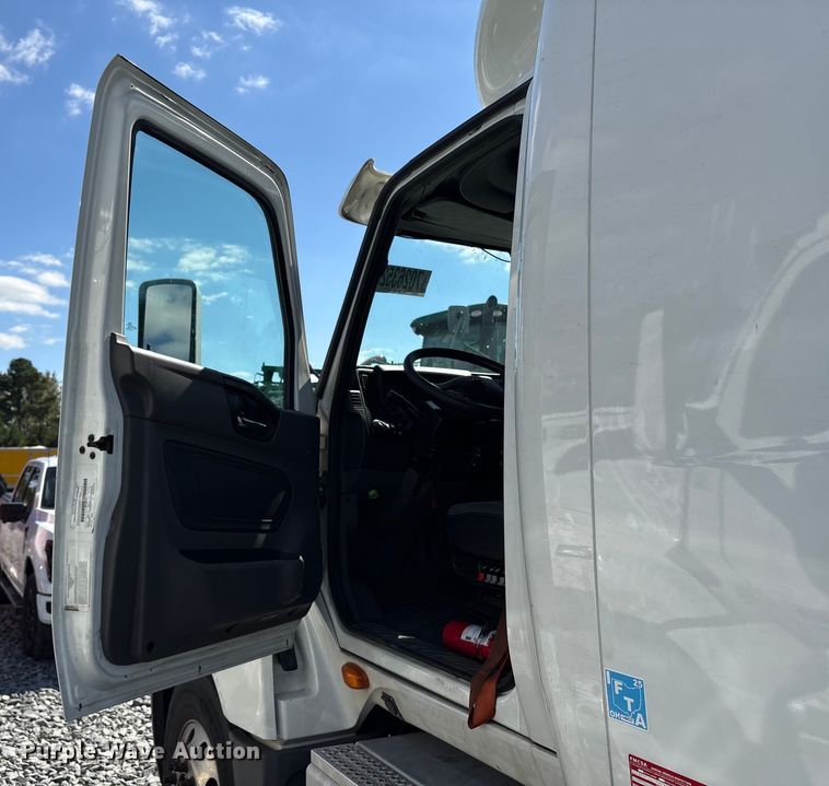 image for item YA1020 2020 International LT625 semi truck