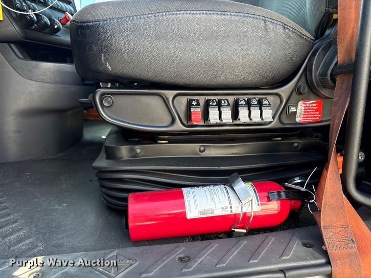 image for item YA1020 2020 International LT625 semi truck