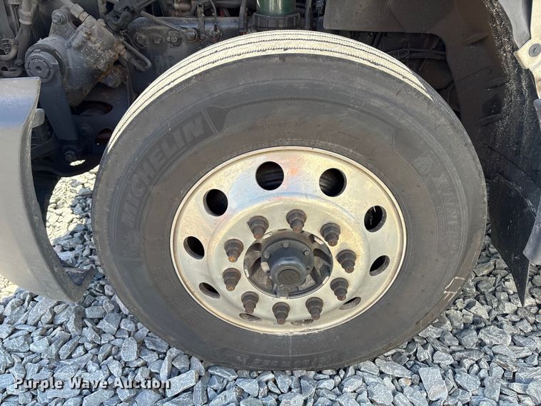 image for item YA1020 2020 International LT625 semi truck