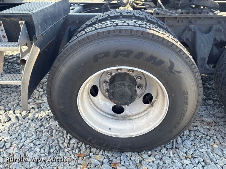 image for item YA1020 2020 International LT625 semi truck