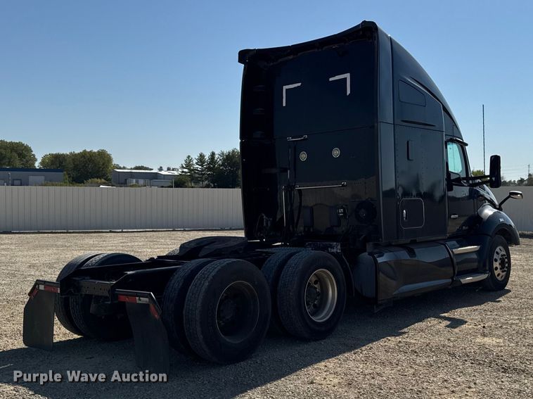 image for item YA1029 2019 Kenworth T680 semi truck