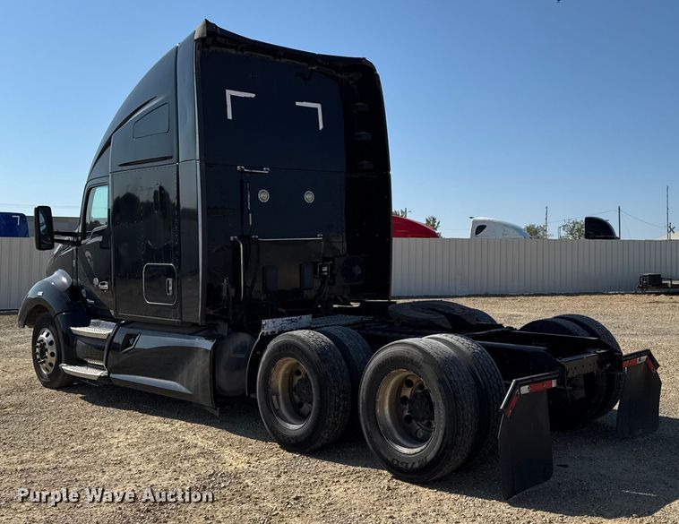 image for item YA1029 2019 Kenworth T680 semi truck