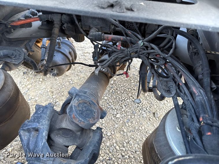 image for item YA1029 2019 Kenworth T680 semi truck