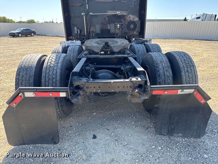 image for item YA1029 2019 Kenworth T680 semi truck