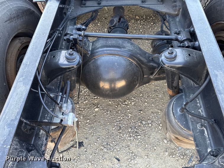 image for item YA1029 2019 Kenworth T680 semi truck