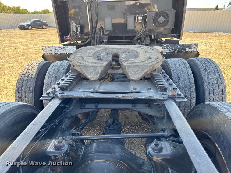 image for item YA1029 2019 Kenworth T680 semi truck