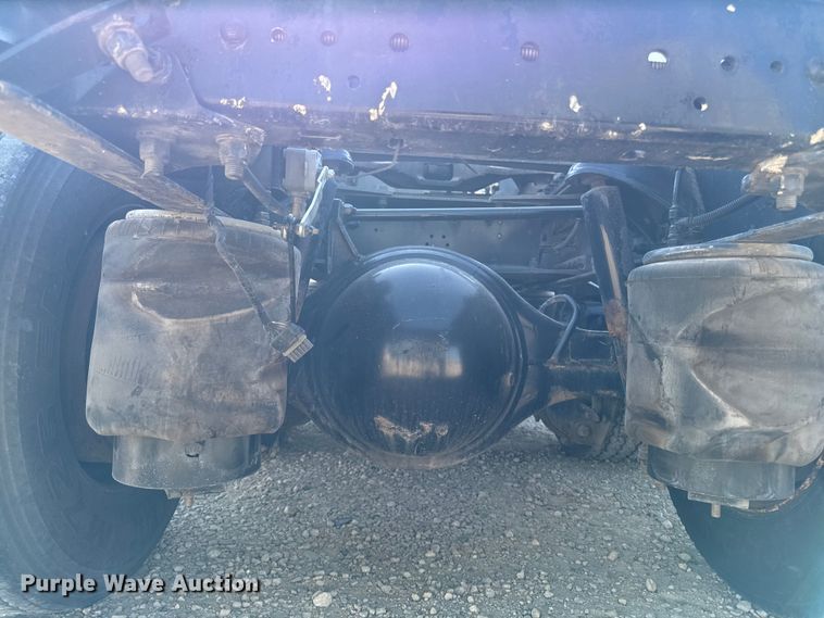 image for item YA1029 2019 Kenworth T680 semi truck