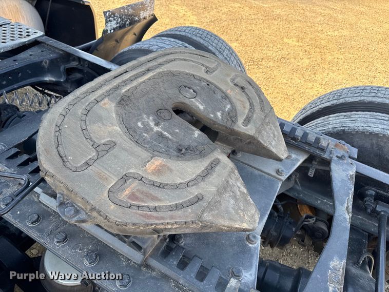 image for item YA1029 2019 Kenworth T680 semi truck