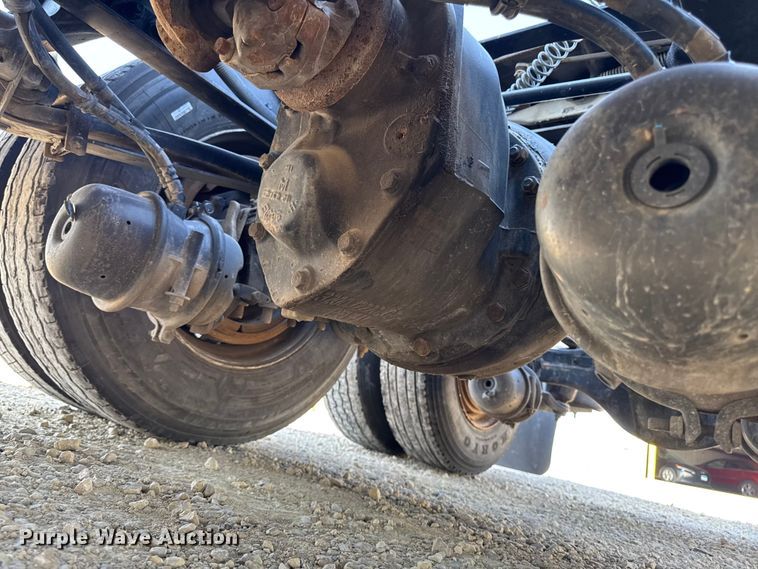 image for item YA1029 2019 Kenworth T680 semi truck