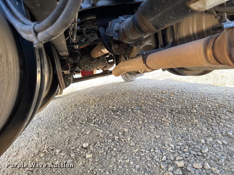 image for item YA1029 2019 Kenworth T680 semi truck