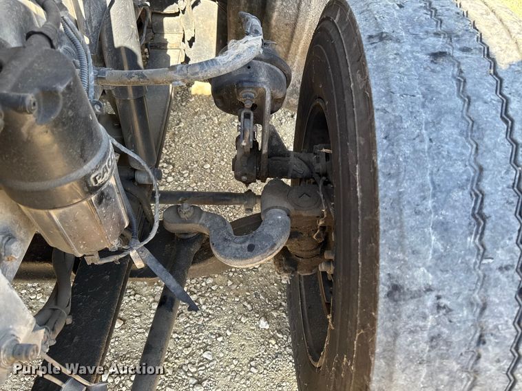 image for item YA1029 2019 Kenworth T680 semi truck