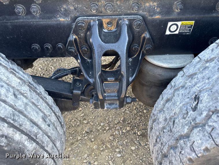 image for item YA1029 2019 Kenworth T680 semi truck