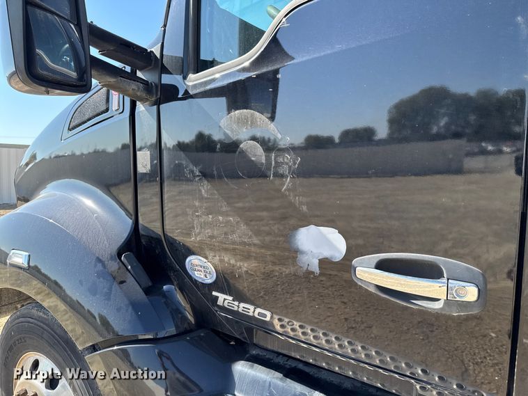 image for item YA1029 2019 Kenworth T680 semi truck