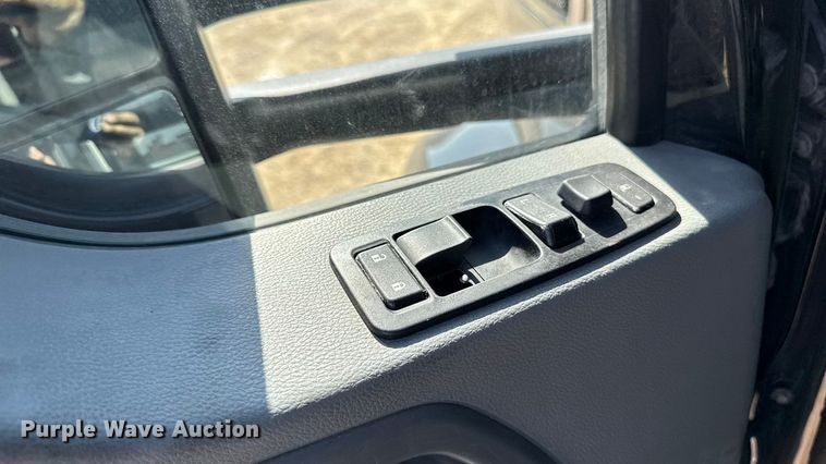 image for item YA1029 2019 Kenworth T680 semi truck