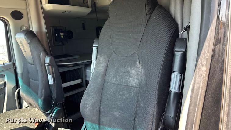 image for item YA1029 2019 Kenworth T680 semi truck