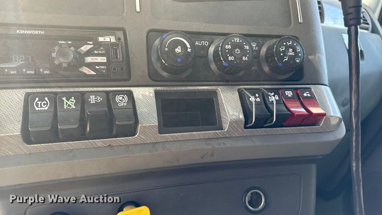 image for item YA1029 2019 Kenworth T680 semi truck