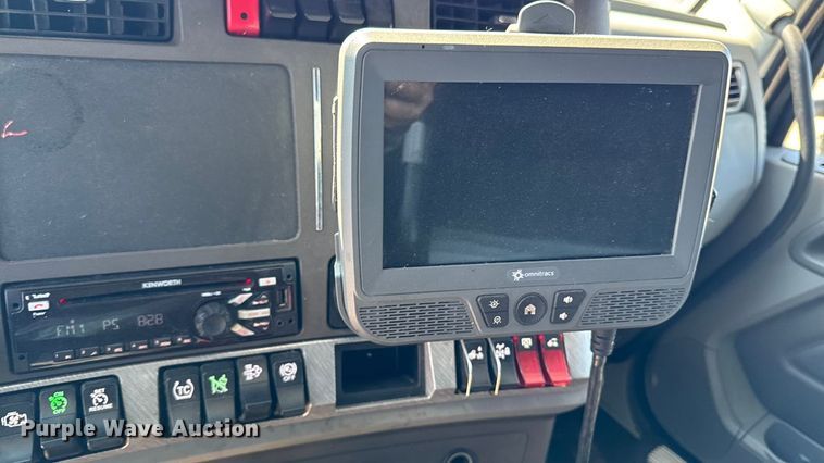 image for item YA1029 2019 Kenworth T680 semi truck