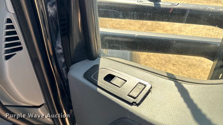 image for item YA1029 2019 Kenworth T680 semi truck