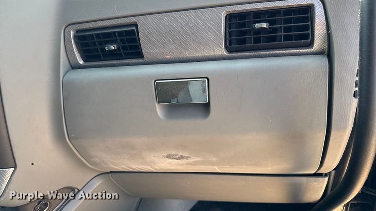 image for item YA1029 2019 Kenworth T680 semi truck